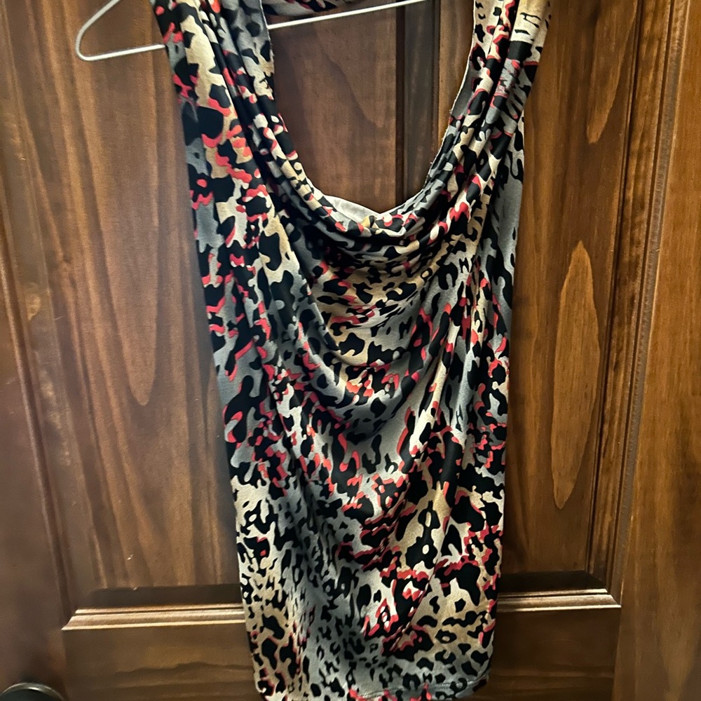 Great halter top shirt. Open back. Very stretchy.